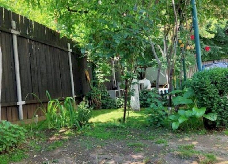 Teren cu casa demolabila din paianta Nitu Vasile- stradal.