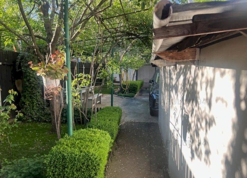 Teren cu casa demolabila din paianta Nitu Vasile- stradal.